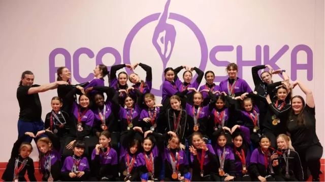 screenshot-2025-10-25-at-17-13-31-o-nas-–-longej-–-akroshka